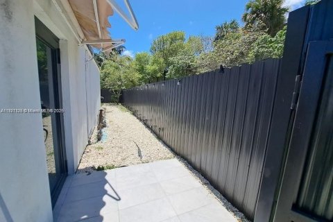 House in Miami, Florida 3 bedrooms, 119.57 sq.m. № 2076796 - photo 18