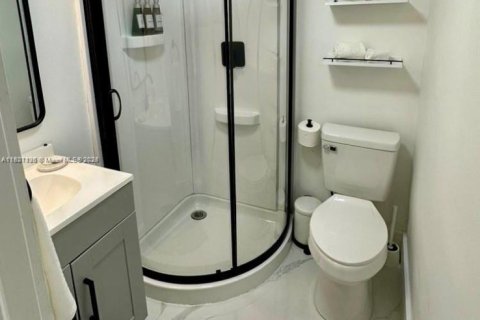 House in Miami, Florida 3 bedrooms, 119.57 sq.m. № 2076796 - photo 25