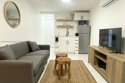 House in Miami, Florida 3 bedrooms, 119.57 sq.m. № 2076796 - photo 21