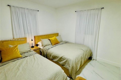 House in Miami, Florida 3 bedrooms, 119.57 sq.m. № 2076796 - photo 12
