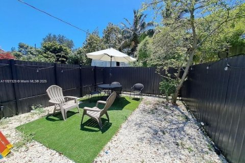House in Miami, Florida 3 bedrooms, 119.57 sq.m. № 2076796 - photo 19