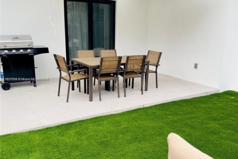 House in Miami, Florida 3 bedrooms, 119.57 sq.m. № 2076796 - photo 14