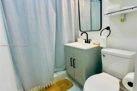House in Miami, Florida 3 bedrooms, 119.57 sq.m. № 2076796 - photo 8