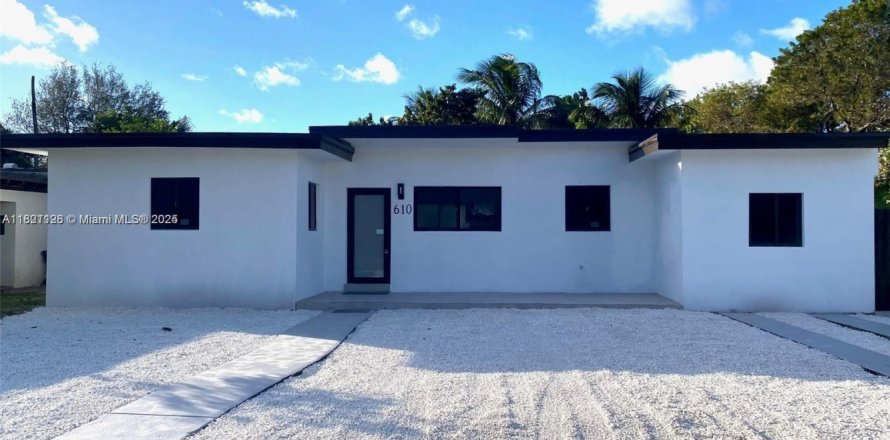 House in Miami, Florida 3 bedrooms, 119.57 sq.m. № 2076796