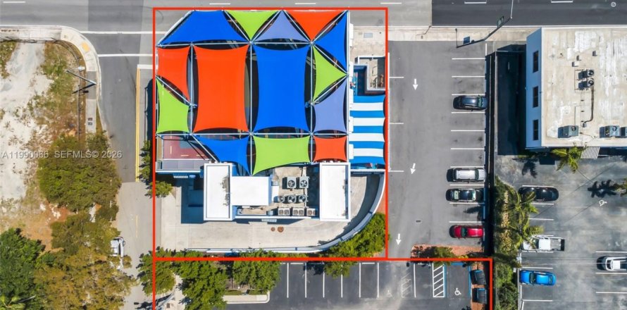Commercial property in Miami, Florida № 2062420