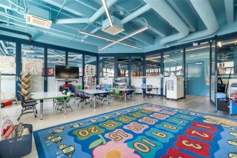 Commercial property in Miami, Florida № 2062420 - photo 25