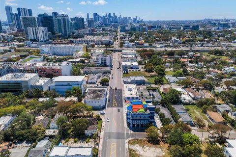 Commercial property in Miami, Florida № 2062420 - photo 9