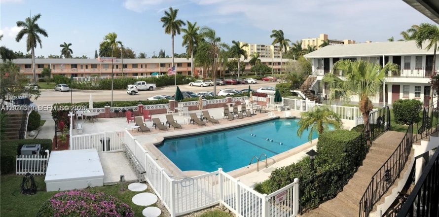 Condominio en Hallandale Beach, Florida, 1 dormitorio № 2146104