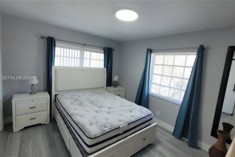 Condominio en venta en Hallandale Beach, Florida, 1 dormitorio, 53.42 m2 № 2146104 - foto 12