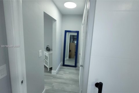 Condominio en venta en Hallandale Beach, Florida, 1 dormitorio, 53.42 m2 № 2146104 - foto 9