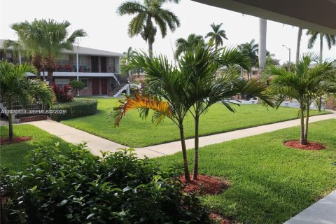 Condominio en venta en Hallandale Beach, Florida, 1 dormitorio, 53.42 m2 № 2146104 - foto 15