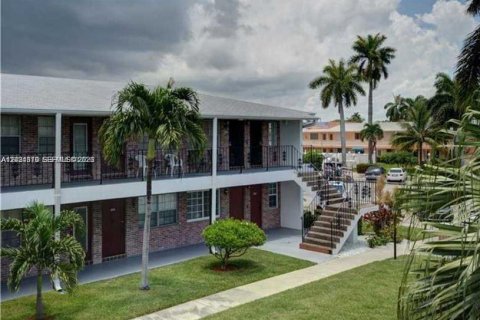 Condominio en venta en Hallandale Beach, Florida, 1 dormitorio, 53.42 m2 № 2146104 - foto 2