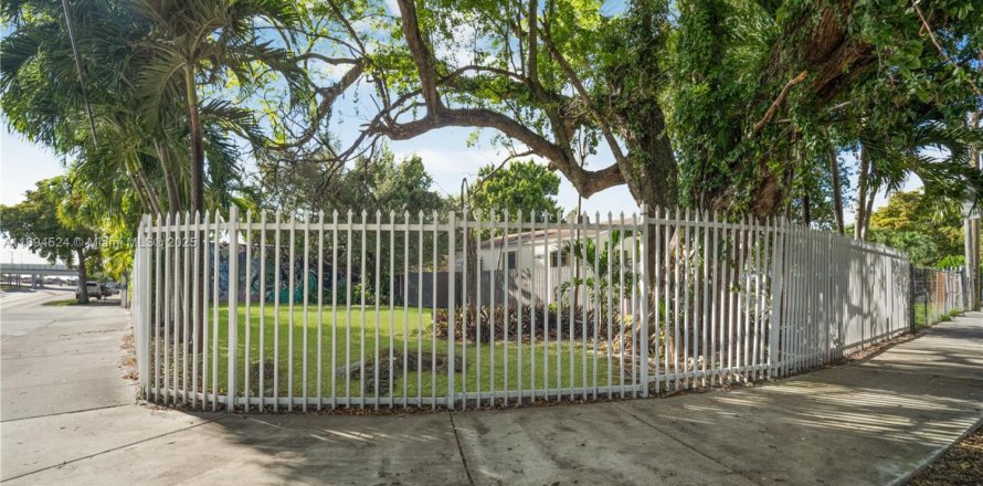 Immobilier commercial à Miami, Floride № 1953794