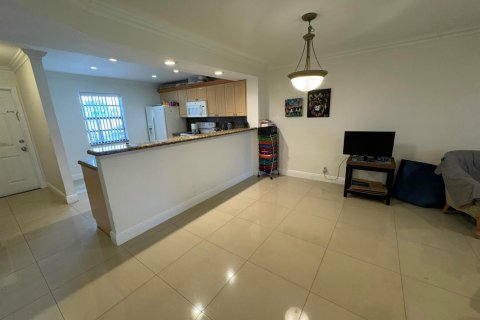 Condo in Deerfield Beach, Florida, 2 bedrooms  № 2185035 - photo 7