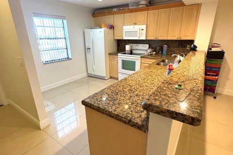 Condo in Deerfield Beach, Florida, 2 bedrooms № 2185035