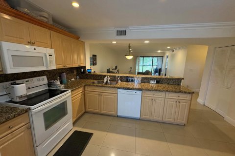 Condo in Deerfield Beach, Florida, 2 bedrooms  № 2185035 - photo 4
