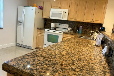 Condo in Deerfield Beach, Florida, 2 bedrooms  № 2185035 - photo 2