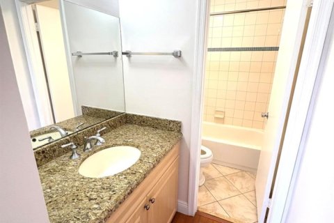 Condo in Deerfield Beach, Florida, 2 bedrooms  № 2185035 - photo 25