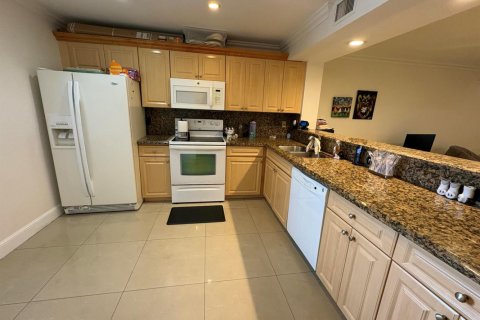 Condo in Deerfield Beach, Florida, 2 bedrooms  № 2185035 - photo 3