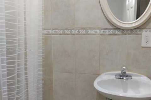 Villa ou maison à vendre à Miami Gardens, Floride: 4 chambres, 109.16 m2 № 2059966 - photo 17