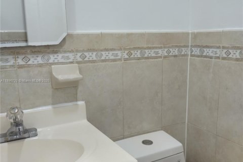 Villa ou maison à vendre à Miami Gardens, Floride: 4 chambres, 109.16 m2 № 2059966 - photo 10