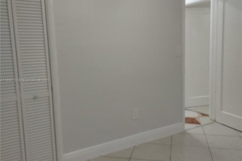 Villa ou maison à vendre à Miami Gardens, Floride: 4 chambres, 109.16 m2 № 2059966 - photo 13
