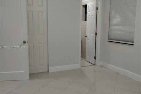 Villa ou maison à vendre à Miami Gardens, Floride: 4 chambres, 109.16 m2 № 2059966 - photo 15