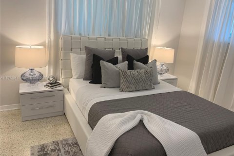 House in Miami Beach, Florida 1 bedroom, 301.19 sq.m. № 1949626 - photo 9