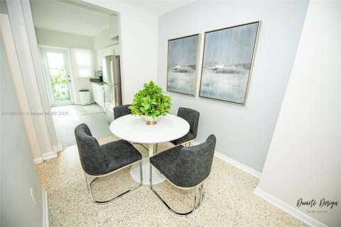 House in Miami Beach, Florida 1 bedroom, 301.19 sq.m. № 1949626 - photo 4