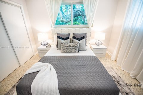 House in Miami Beach, Florida 1 bedroom, 301.19 sq.m. № 1949626 - photo 10