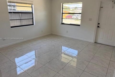 Casa en venta en Hollywood, Florida, 3 dormitorios № 2057594 - foto 11