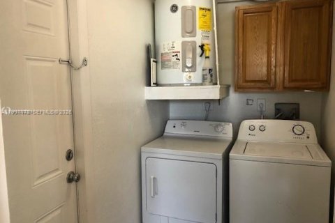 Casa en venta en Hollywood, Florida, 3 dormitorios № 2057594 - foto 10