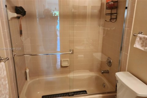 Купить виллу или дом в Плантация, Флорида 4 спальни, 196.58м2, № 1934376 - фото 23