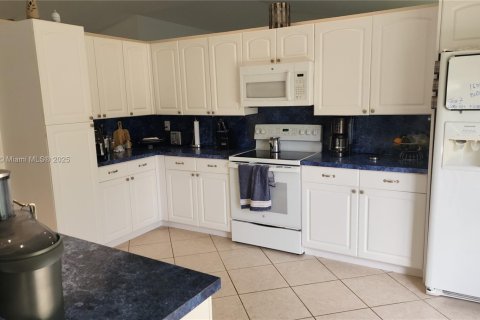 Купить виллу или дом в Плантация, Флорида 4 спальни, 196.58м2, № 1934376 - фото 14