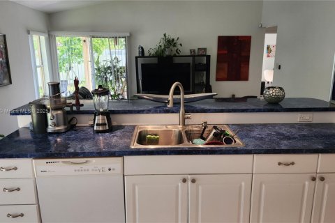 Купить виллу или дом в Плантация, Флорида 4 спальни, 196.58м2, № 1934376 - фото 18