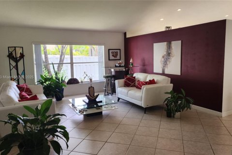 Купить виллу или дом в Плантация, Флорида 4 спальни, 196.58м2, № 1934376 - фото 3