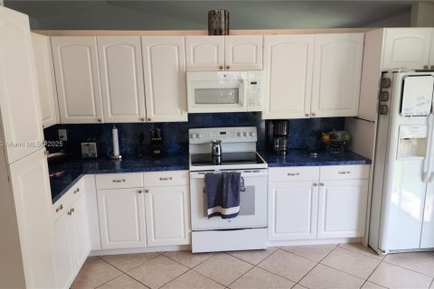 Купить виллу или дом в Плантация, Флорида 4 спальни, 196.58м2, № 1934376 - фото 16