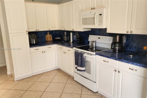 Купить виллу или дом в Плантация, Флорида 4 спальни, 196.58м2, № 1934376 - фото 17