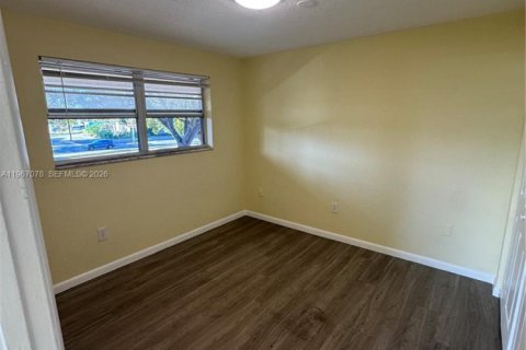 Снять в аренду виллу или дом в Форт-Лодердейл, Флорида 2 спальни, 399.2м2, № 2029656 - фото 23