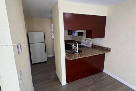 Снять в аренду виллу или дом в Форт-Лодердейл, Флорида 2 спальни, 399.2м2, № 2029656 - фото 9