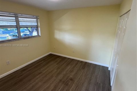 Снять в аренду виллу или дом в Форт-Лодердейл, Флорида 2 спальни, 399.2м2, № 2029656 - фото 20