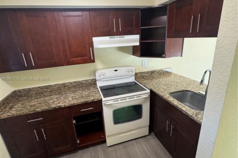 Снять в аренду виллу или дом в Форт-Лодердейл, Флорида 2 спальни, 399.2м2, № 2029656 - фото 10