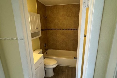 Снять в аренду виллу или дом в Форт-Лодердейл, Флорида 2 спальни, 399.2м2, № 2029656 - фото 15