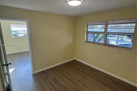 Снять в аренду виллу или дом в Форт-Лодердейл, Флорида 2 спальни, 399.2м2, № 2029656 - фото 22