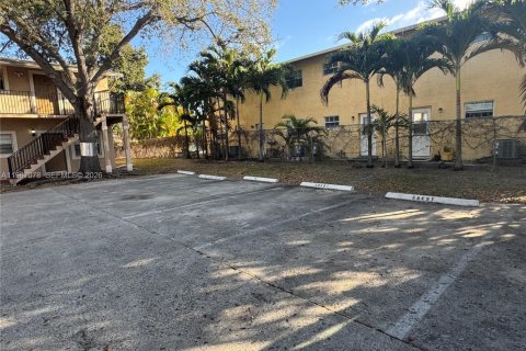 Снять в аренду виллу или дом в Форт-Лодердейл, Флорида 2 спальни, 399.2м2, № 2029656 - фото 2