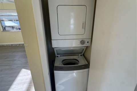 Снять в аренду виллу или дом в Форт-Лодердейл, Флорида 2 спальни, 399.2м2, № 2029656 - фото 18