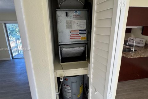 Снять в аренду виллу или дом в Форт-Лодердейл, Флорида 2 спальни, 399.2м2, № 2029656 - фото 19