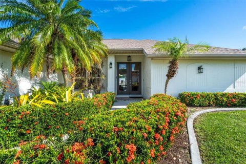 House in Englewood, Florida 4 bedrooms, 189.61 sq.m. № 1355756 - photo 2