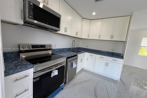 Villa ou maison à vendre à Fort Lauderdale, Floride: 3 chambres, 116.31 m2 № 2070778 - photo 4