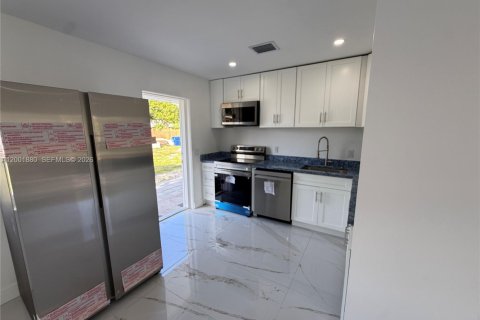 Villa ou maison à vendre à Fort Lauderdale, Floride: 3 chambres, 116.31 m2 № 2070778 - photo 16